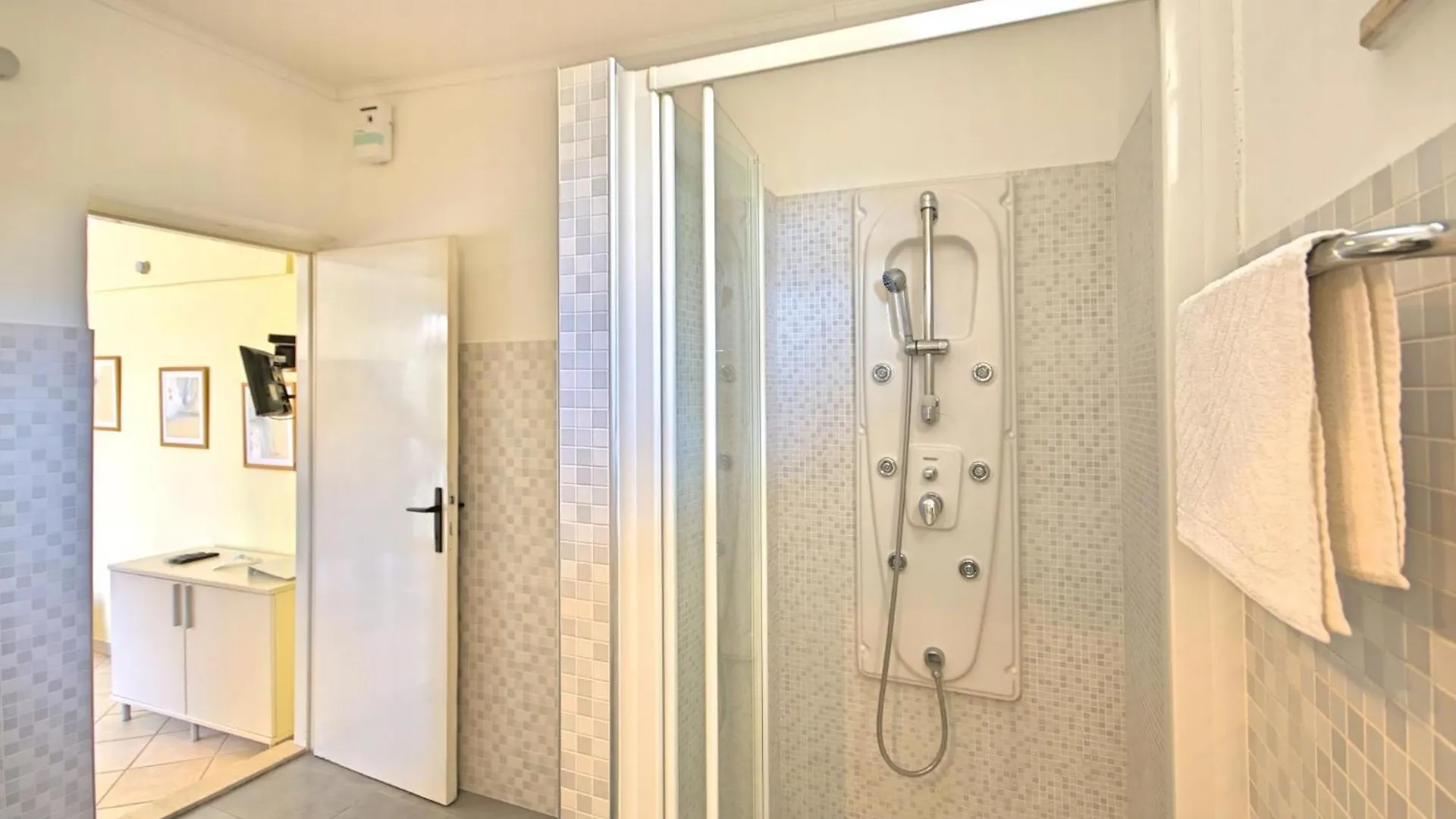 Apartment Nika 5 In Der Residenz Mit Pool Und Whirlpool In Strandnaehe Умаг