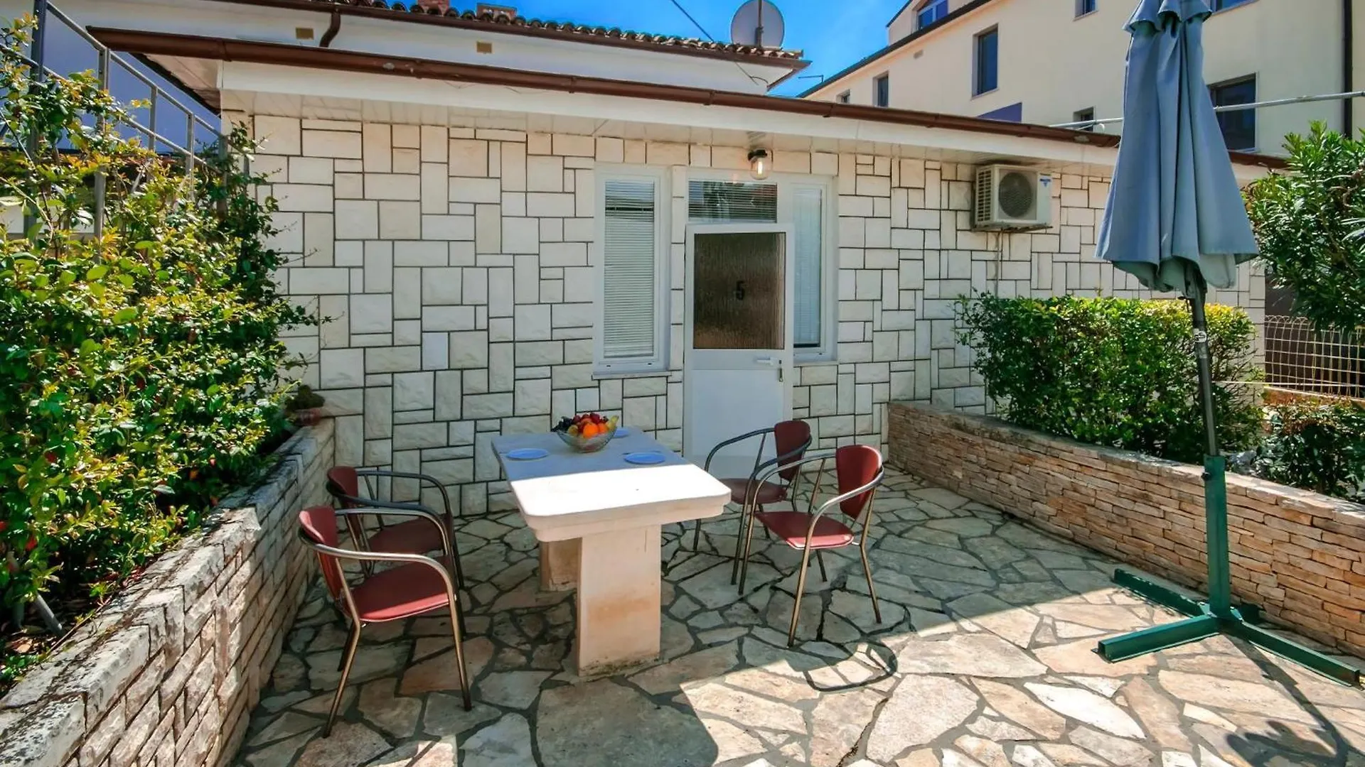 Apartment Nika 5 In Der Residenz Mit Pool Und Whirlpool In Strandnaehe Умаг