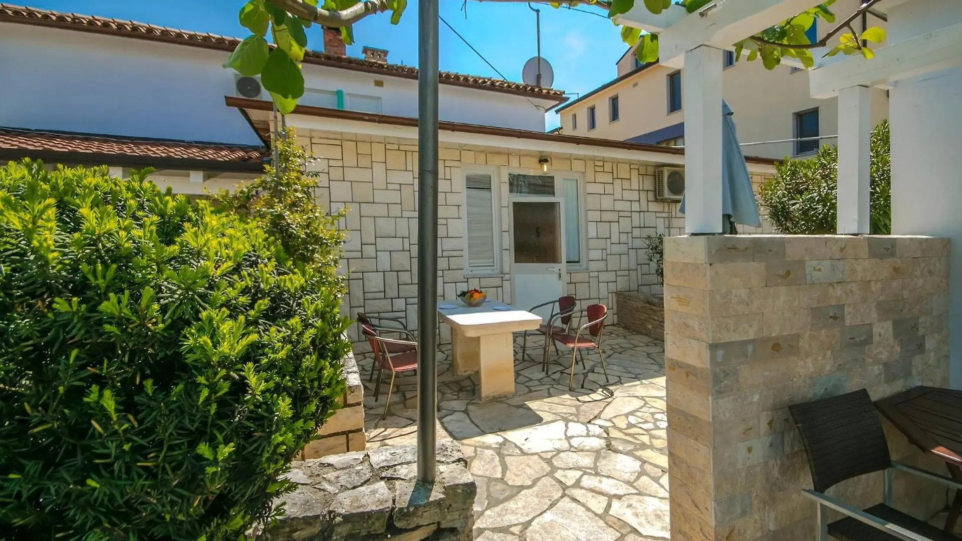 Apartment Nika 5 In Der Residenz Mit Pool Und Whirlpool In Strandnaehe Умаг 0*,  Хорватия