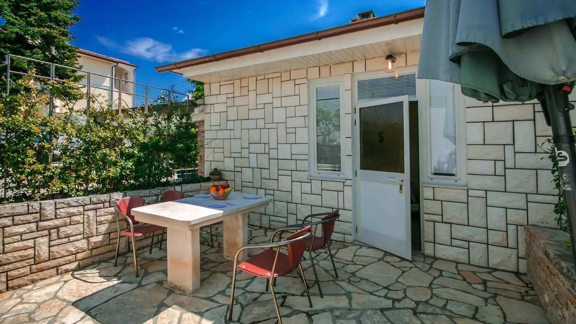 Apartment Nika 5 In Der Residenz Mit Pool Und Whirlpool In Strandnaehe Умаг Хорватия