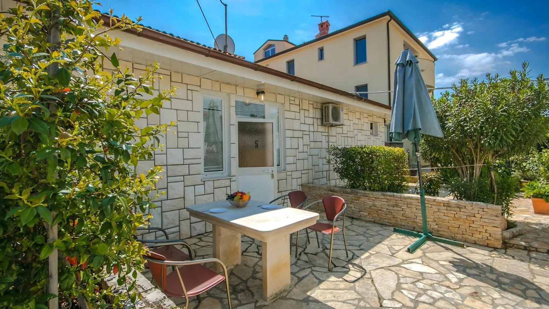 Apartment Nika 5 In Der Residenz Mit Pool Und Whirlpool In Strandnaehe Умаг