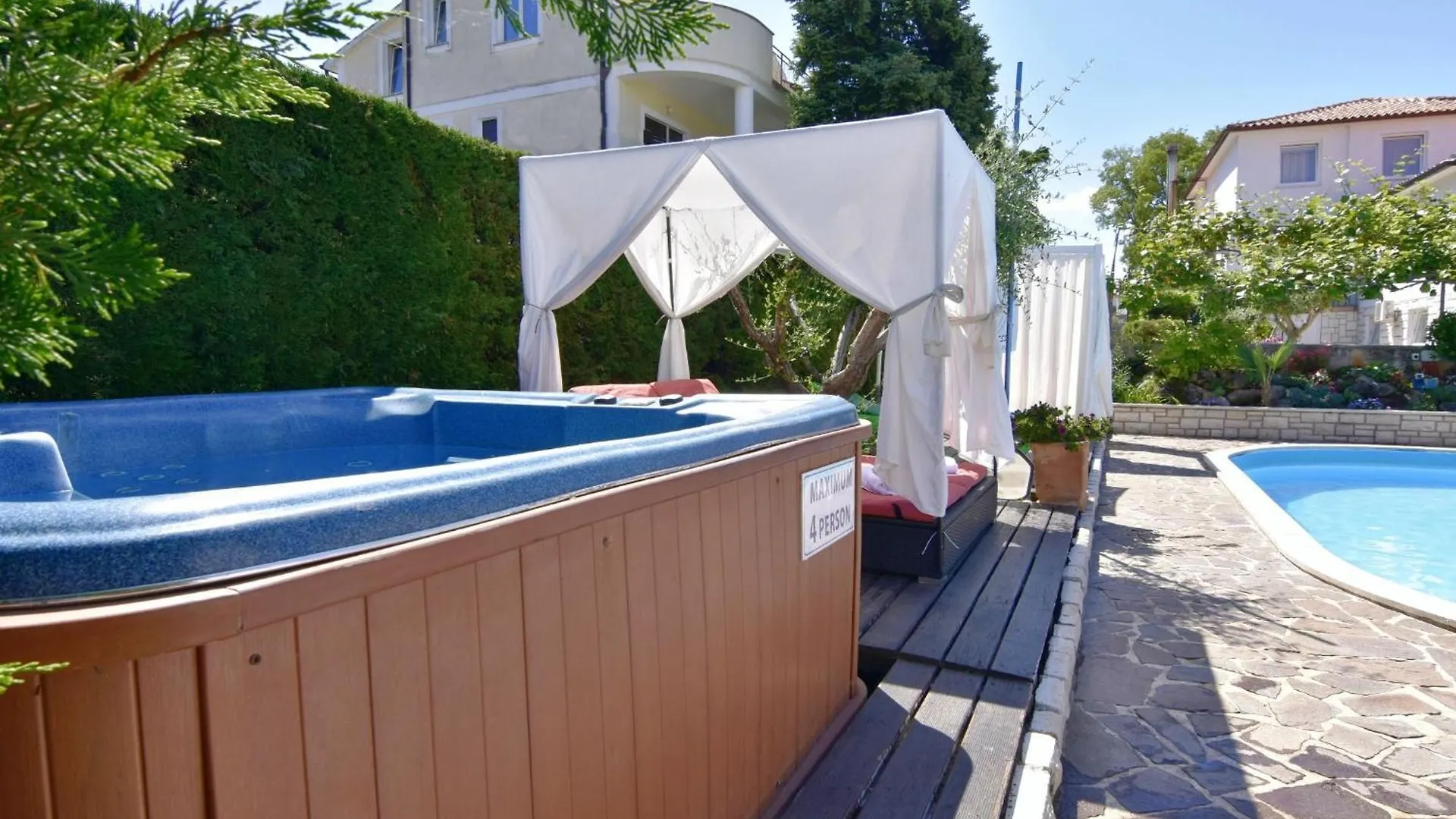 Apartment Nika 5 In Der Residenz Mit Pool Und Whirlpool In Strandnaehe Умаг